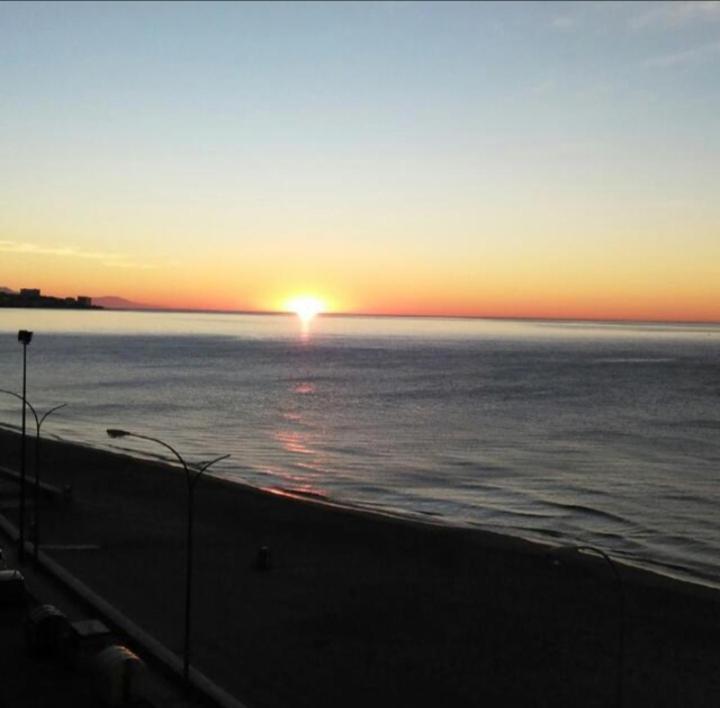Fuengirola Primera Linea De Playa Exterior foto